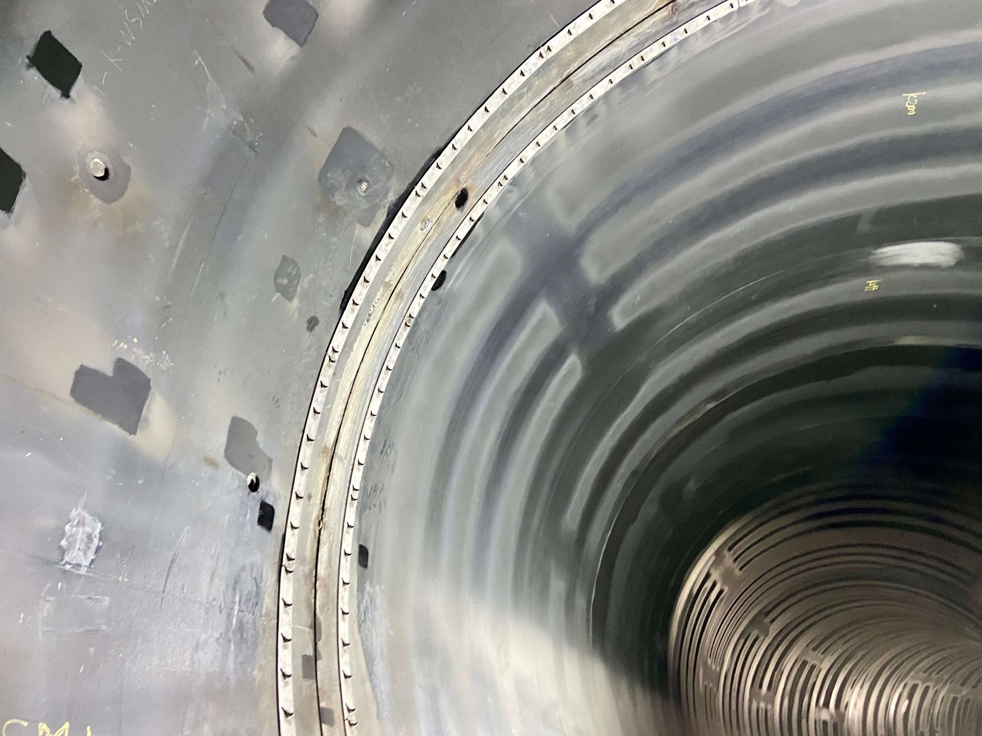 Anello di giunzione bullonato all'interno di una condotta FDMTech